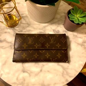 Classic & Beautiful Louis Vuitton Wallet!
